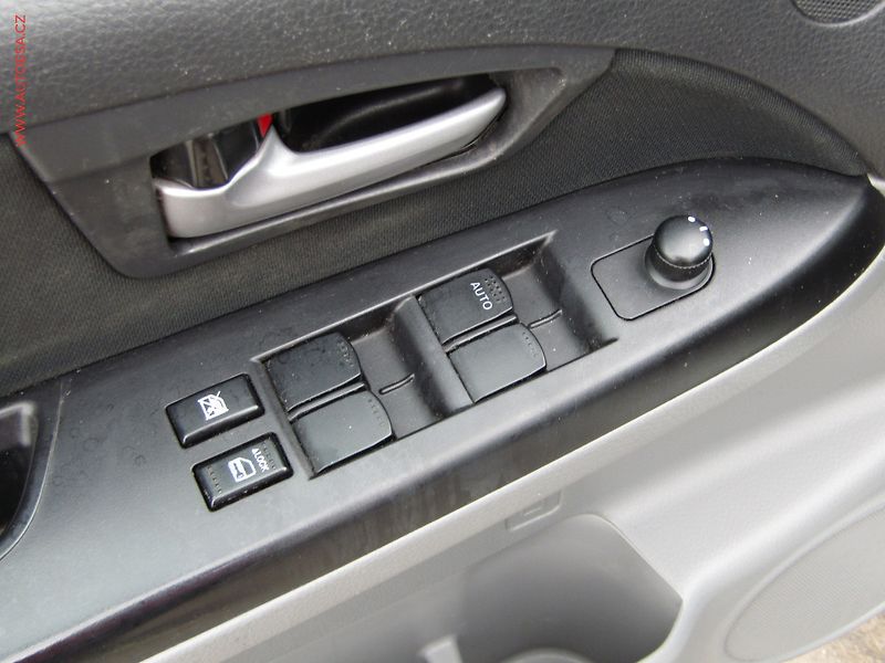 Suzuki SX4 (2007) 1.6 i - fotka 11 z 16