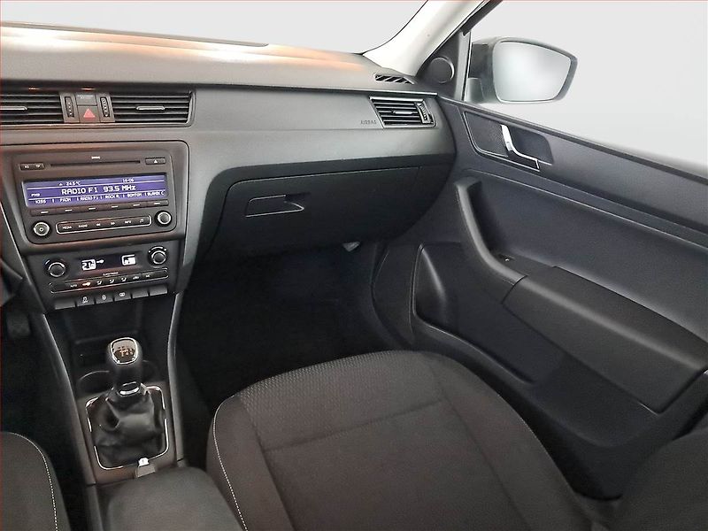 Škoda Rapid (2013) 1.2 TSI, Park. senzory - fotka 8 z 18