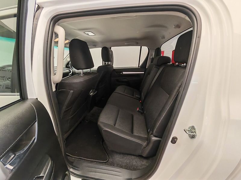 Toyota Hilux 2.8L Diesel - 4x4 - 6 AT Doubl - fotka 20 z 36