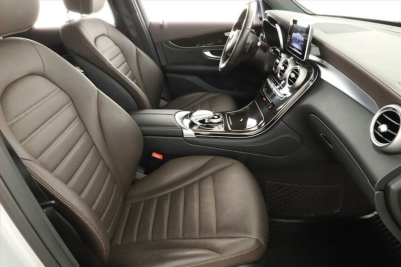 Mercedes-Benz GLC (2017) 250 4MATIC - fotka 7 z 20
