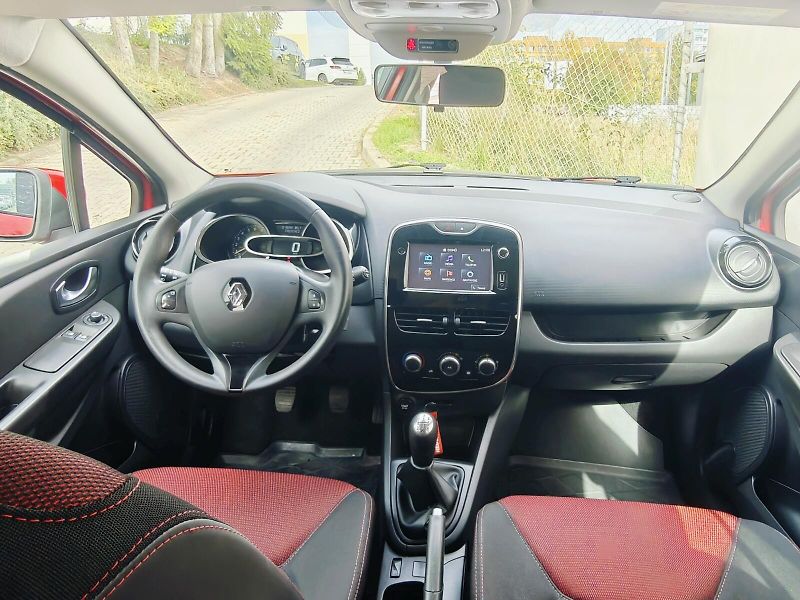 Renault Clio (2015) 1,2 16V 54 kW Limited - fotka 6 z 40