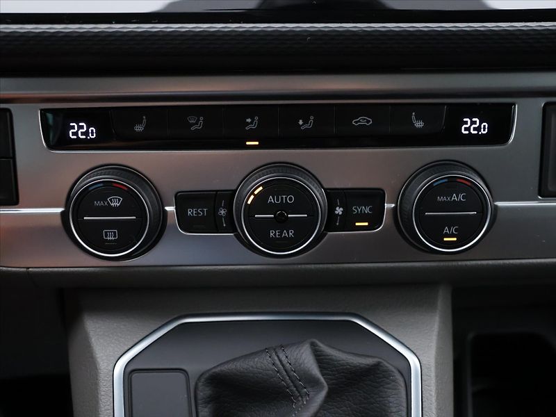 Volkswagen Caravelle 2,0 TDI 150kW DSG Long LED DPH - fotka 25 z 36