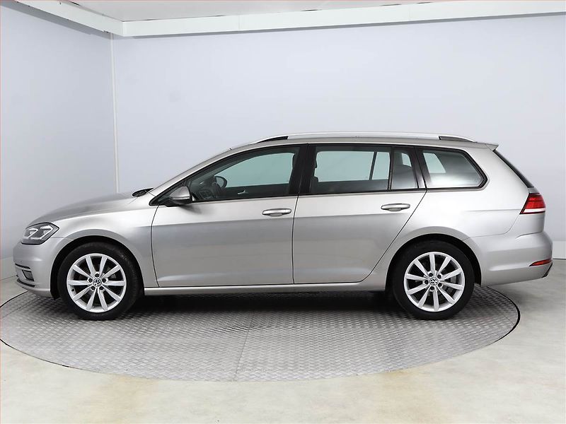 Volkswagen Golf (2018) 1.0 TSI, Tempomat - fotka 3 z 17
