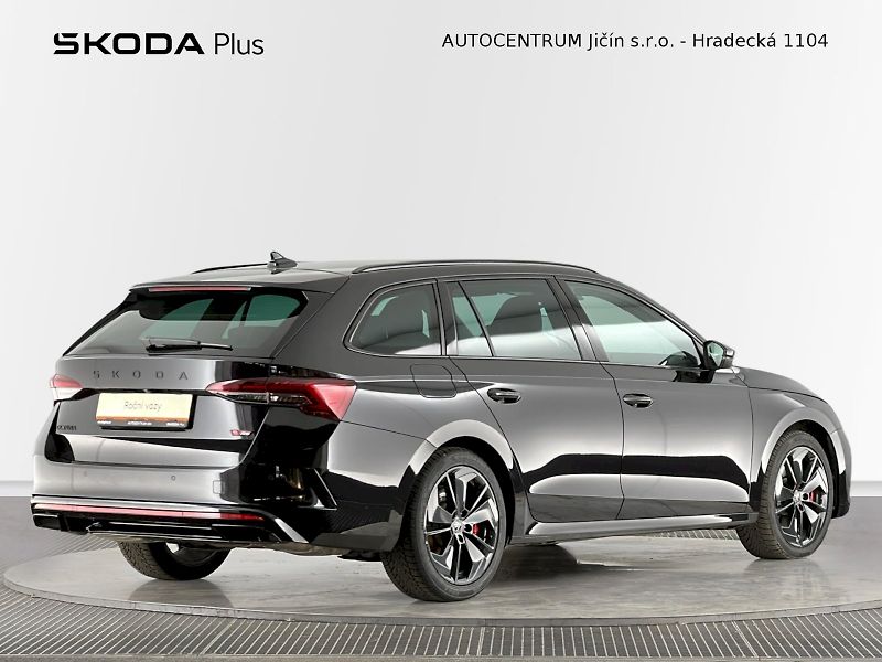 Škoda Octavia (2025) Combi DSG 2.0TSI 195kW RS - fotka 2 z 29