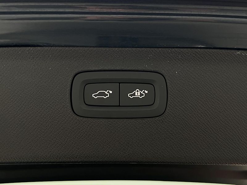 Volvo XC90 T8 AWD RECHARGE ULTRA BRIGHT - fotka 48 z 51
