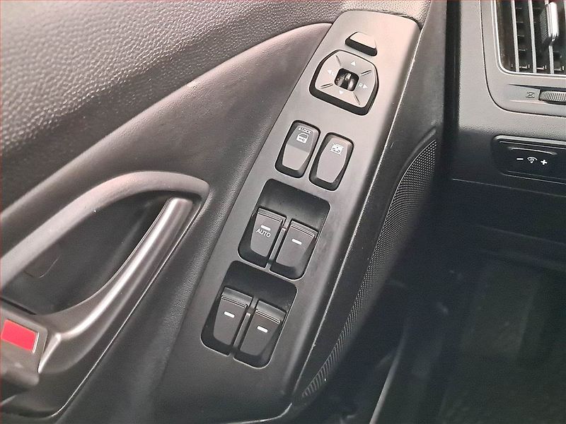 Hyundai ix35 (2015) 1.6 GDI, Serv.kniha, Kůže - fotka 18 z 18