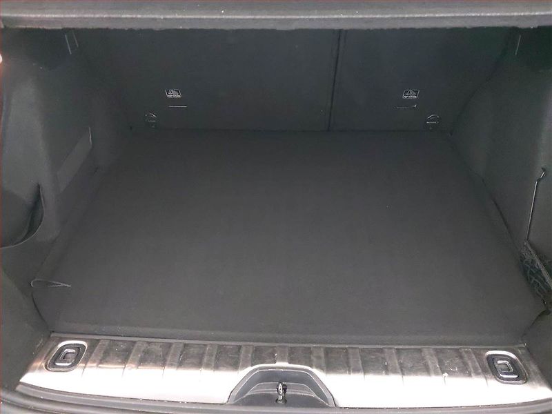 Peugeot 2008 (2018) Allure 1.2 PureTech, ČR,1.maj - fotka 14 z 16