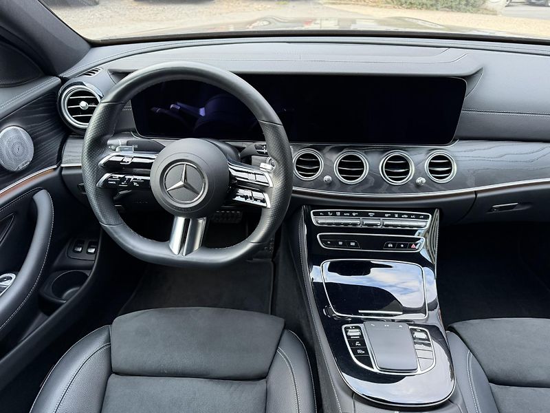 Mercedes-Benz Třídy E (2020) 300E 4MATIC PLUG-IN HYBRID - fotka 20 z 40