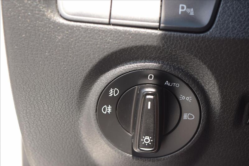 Škoda Fabia 1,2 TSI 66KW TOP VÝBAVA - fotka 33 z 49
