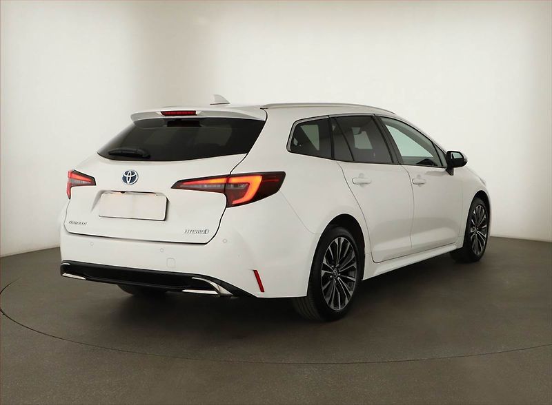 Toyota Corolla (2024) Style 1.8 Hybrid - fotka 5 z 20