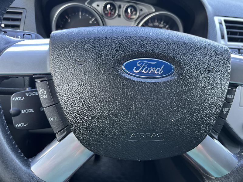 Ford Kuga 2.0TDCi 4x4 TEMPOMAT KLIMA ALU - fotka 15 z 40