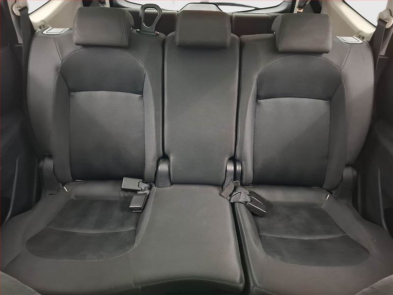 Nissan Qashqai (2012) 1.6 i, 7 míst, Tempomat - fotka 10 z 18