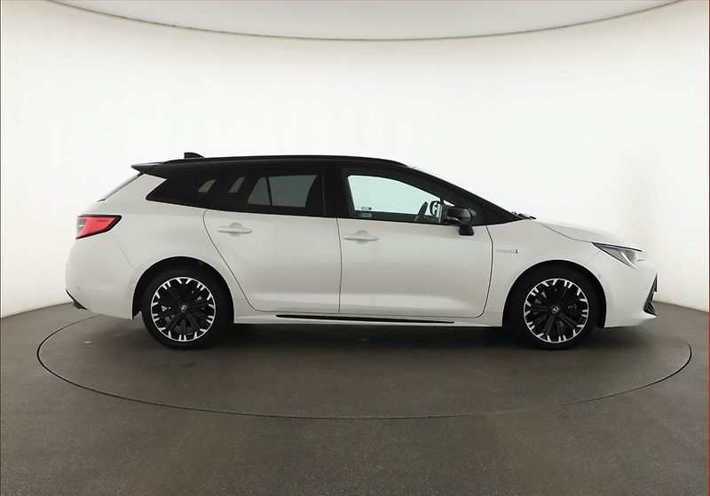 Toyota Corolla (2021) GR Sport 2.0 Hybrid - fotka 6 z 19