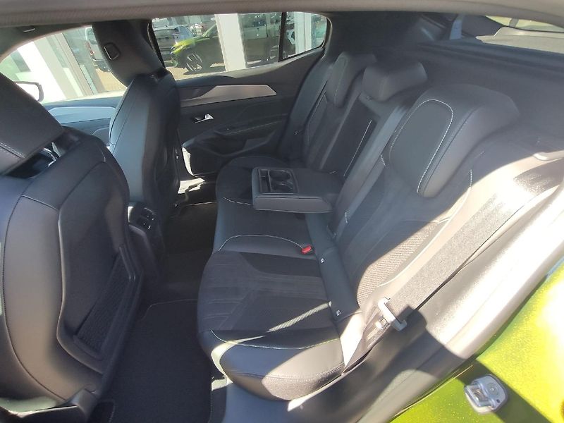 Peugeot 408 (2026) GT PLUG-IN HYBRID 240k AUT 7  - fotka 5 z 35
