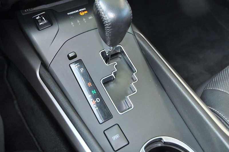 Toyota Avensis 2.0i 112kW KOMBI A/T Panorama - fotka 15 z 20