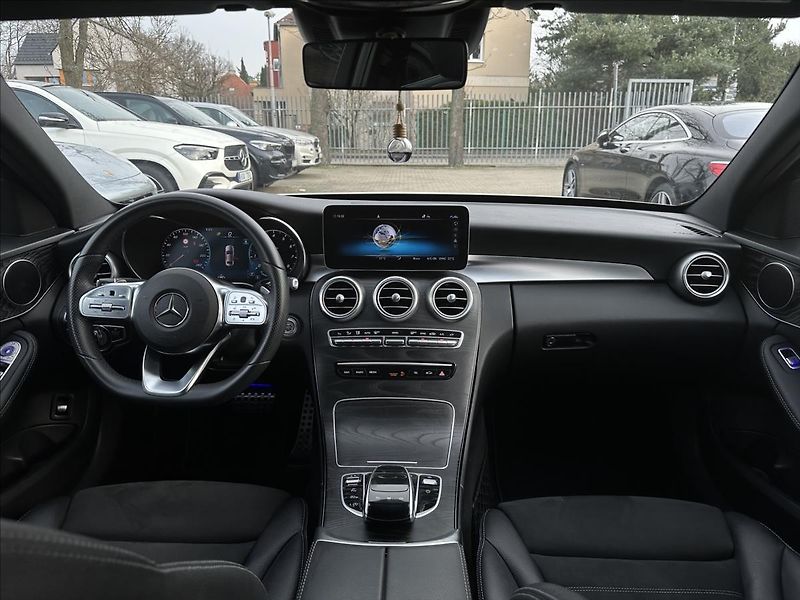 Mercedes-Benz Třídy C 180 AMG multibeam - fotka 13 z 31