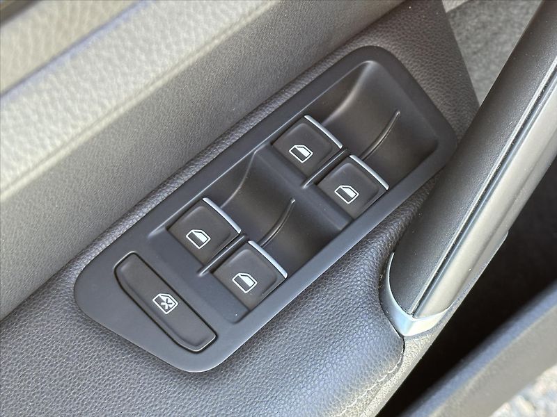 Volkswagen Golf 1,4 TSI 90kW DSG Highline Xeno - fotka 16 z 35