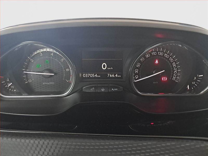 Peugeot 2008 (2019) GT Line 1.2 PureTech, ČR,1.maj - fotka 11 z 20