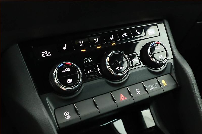 Škoda Karoq (2023) Sportline 1.5 TSI - fotka 14 z 15