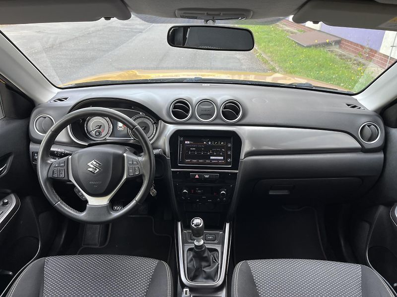 Suzuki Vitara 1,4 BoosterJet Elegance/servis - fotka 26 z 34