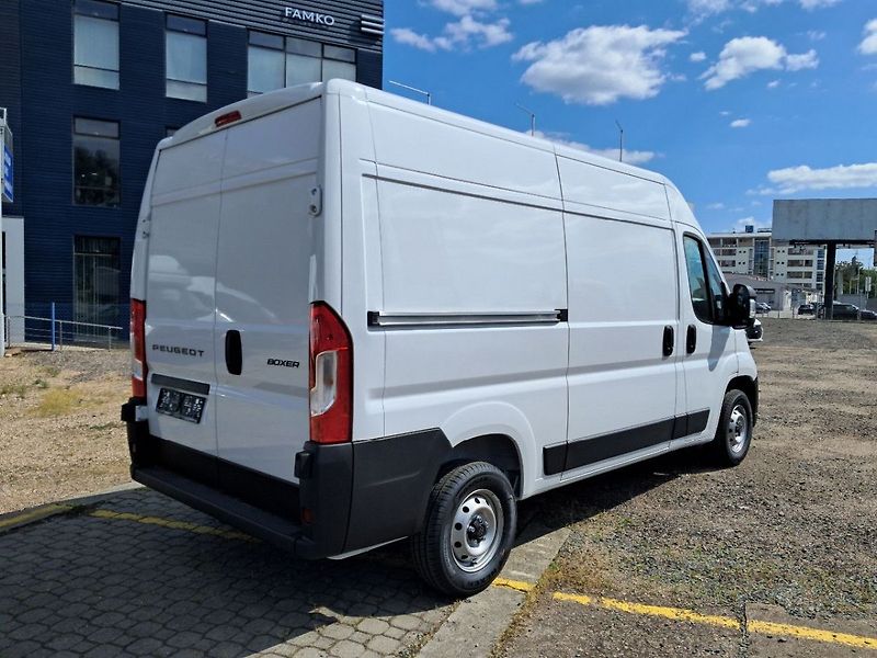 Peugeot Boxer Furgon 3300 L2H2 BlueHDi 140k - fotka 5 z 7