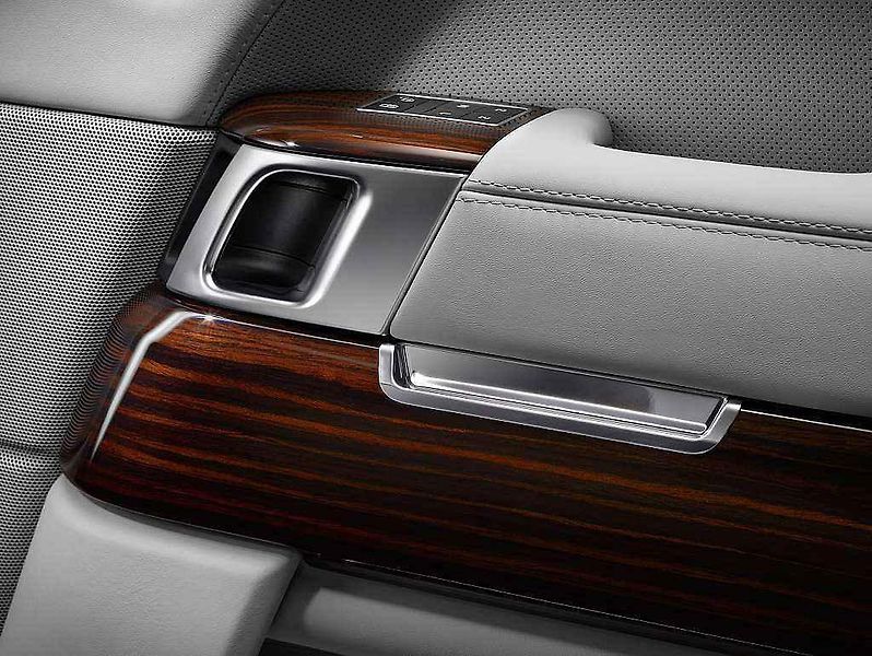 Range Rover SVAutobiography.