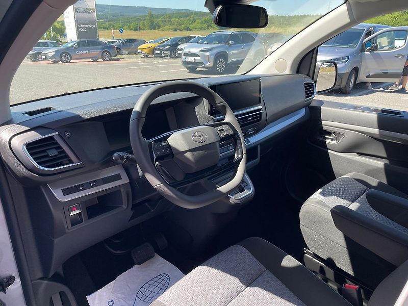 Toyota ProAce Verso 2.0L 8AT Family 8 - fotka 14 z 24