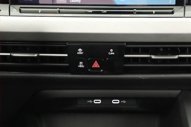 Volkswagen Golf (2023) Life 2.0 TDI, Automat - fotka 19 z 20