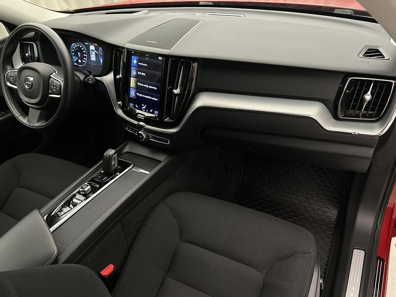 Volvo XC60 B4 MOMENTUM - fotka 22 z 46