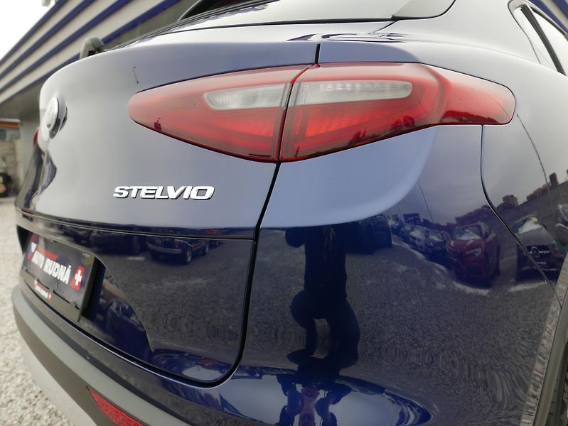 Alfa Romeo Stelvio 2,2 JTD Q4 154kW Automat - fotka 11 z 39