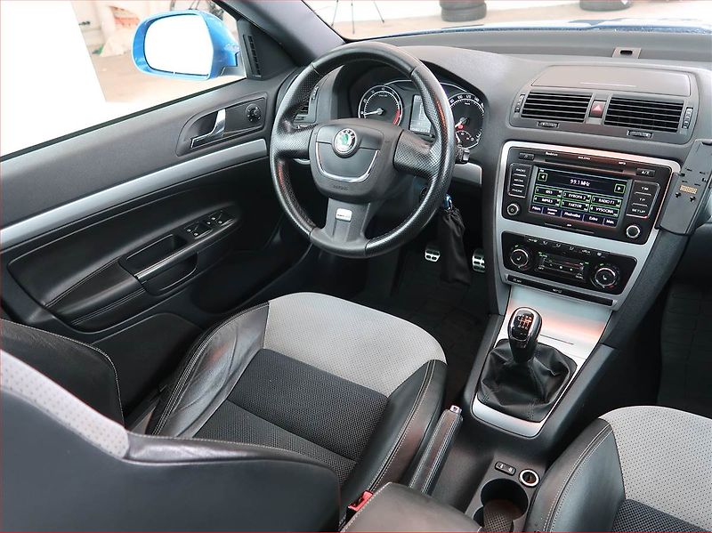 Škoda Octavia (2011) RS 2.0 TSI, Xenony, Tempomat - fotka 7 z 20