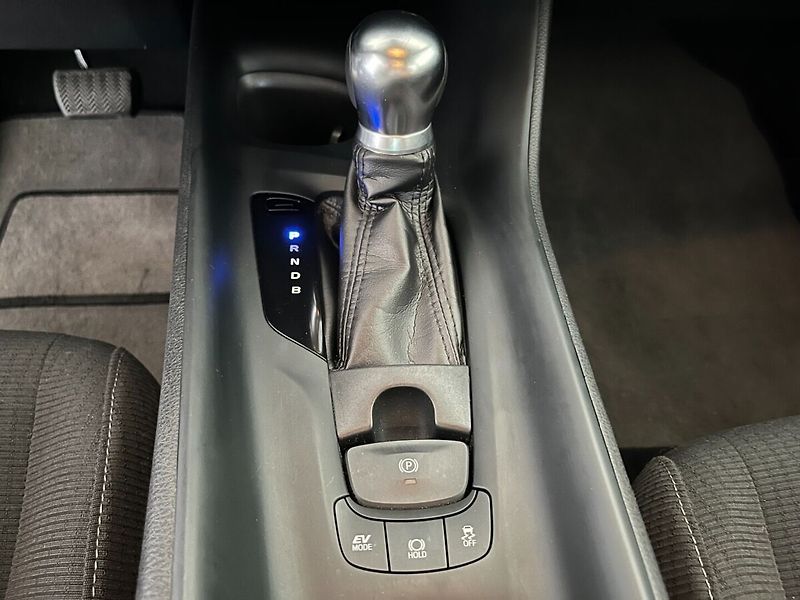 Toyota C-HR Hybrid 1.8 VVT-i E-CVT Active - fotka 20 z 26