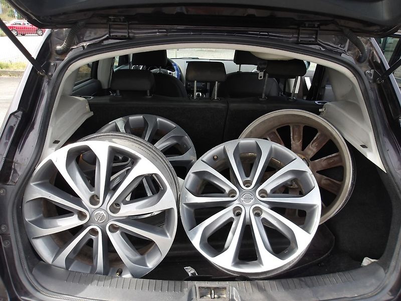 Nissan Qashqai (2009) 2,0i 104kW AUTOMAT !! - fotka 9 z 25