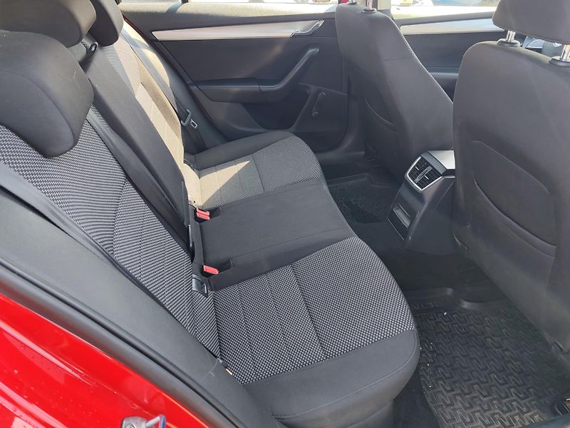 Škoda Octavia III.1.2 TSI 6ti - fotka 17 z 23