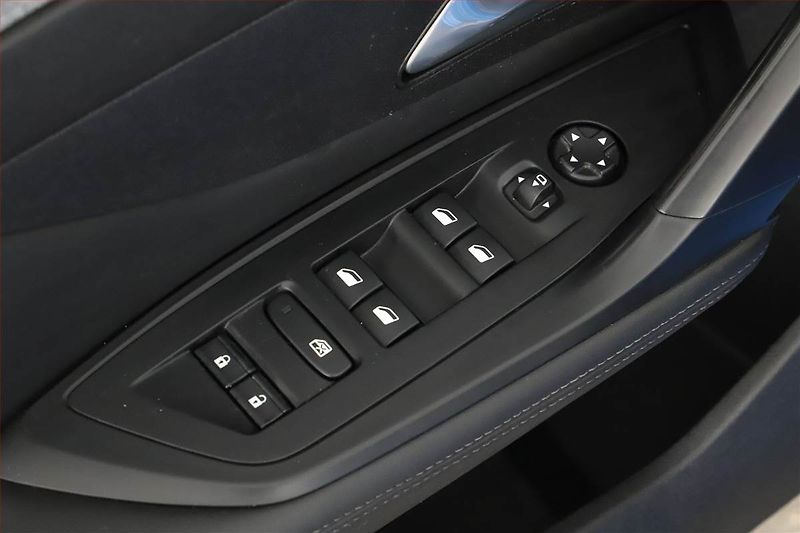 Peugeot 308 (2022) 1.2 PureTech, ČR,1.maj - fotka 16 z 16