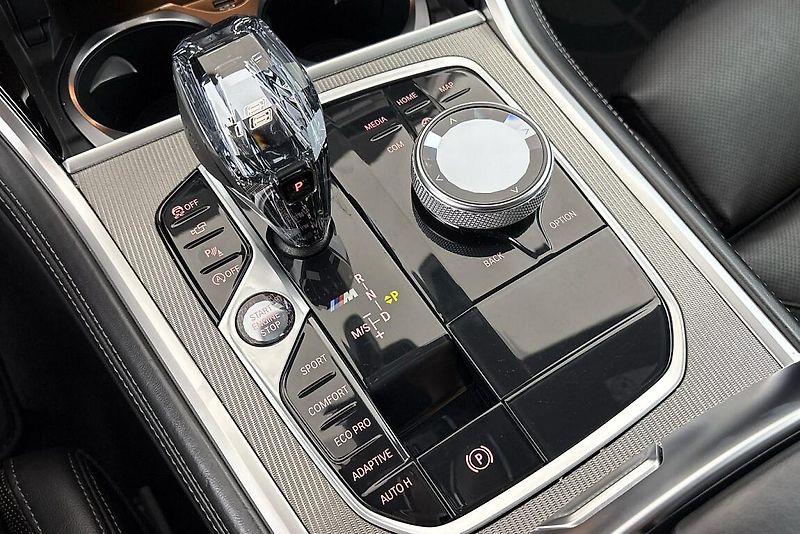 BMW Řada 8 M850i xDrive - fotka 11 z 28