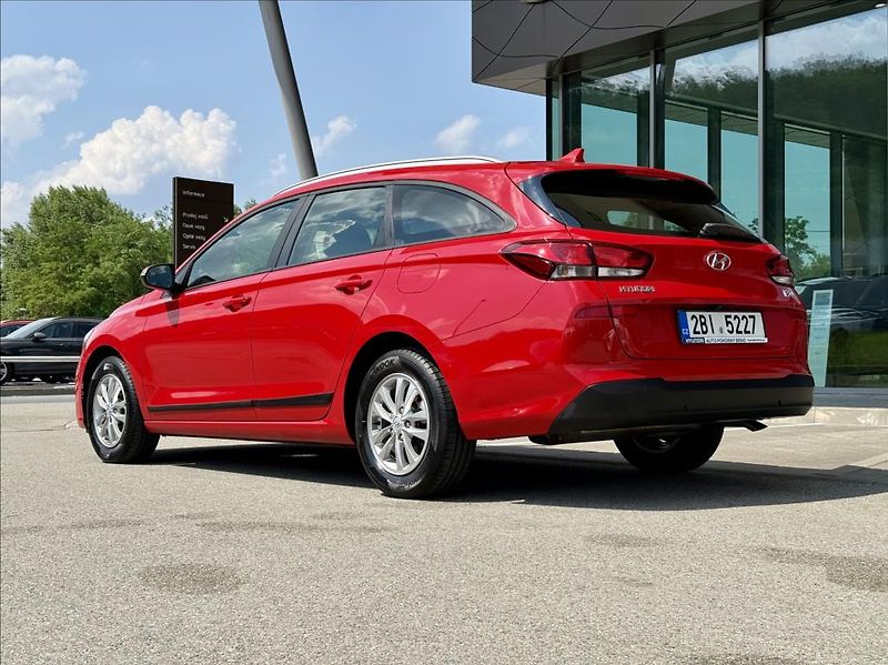 Hyundai i30 1,4 i  WG Trikolor Komfort - fotka 2 z 28