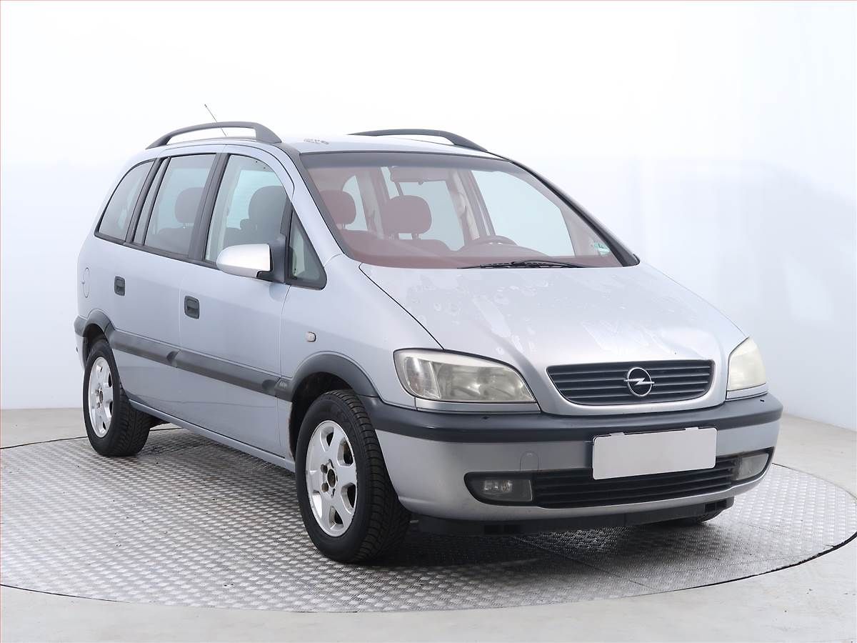 Opel Zafira 2.2 16V, 7 míst, po STK, Tažné
