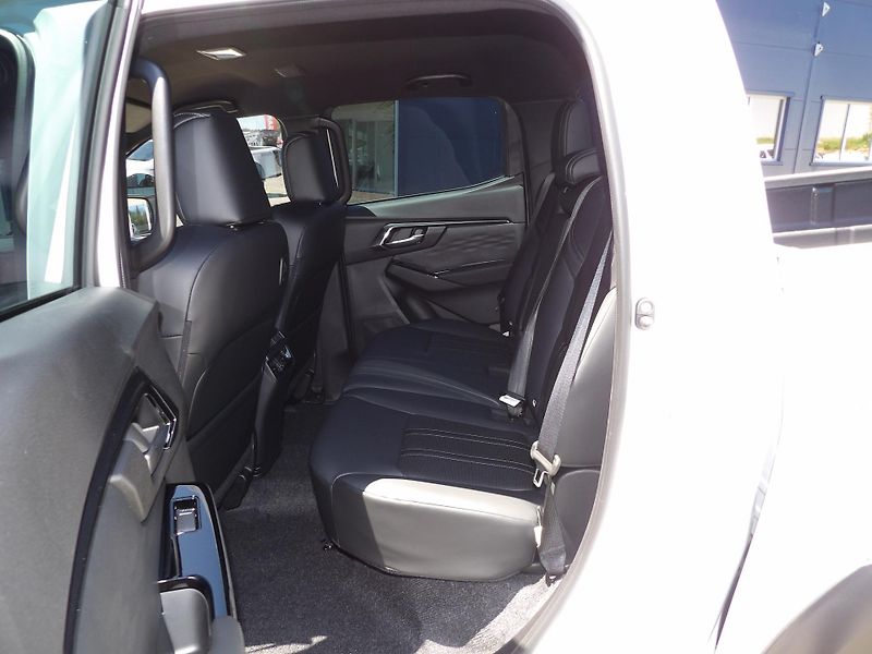 Isuzu D-Max (2026) V-Cross 2.2L 163K 4x4 8st. A/T - fotka 14 z 51