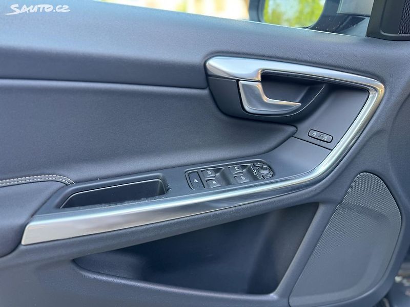 Volvo S60 2.4D5 R-Design servis.historie - fotka 12 z 30