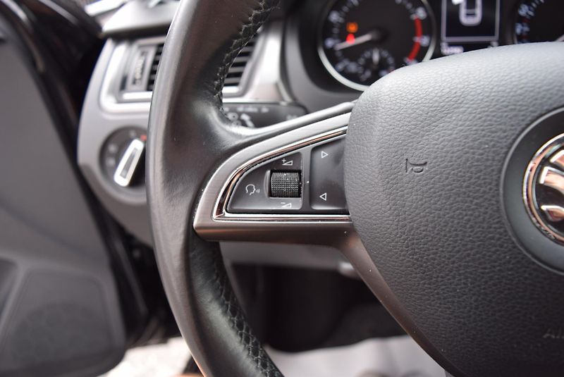 Škoda Rapid (2016) 1.2TSI 81kw ED. JOY XEN TAŽNÉ - fotka 30 z 45