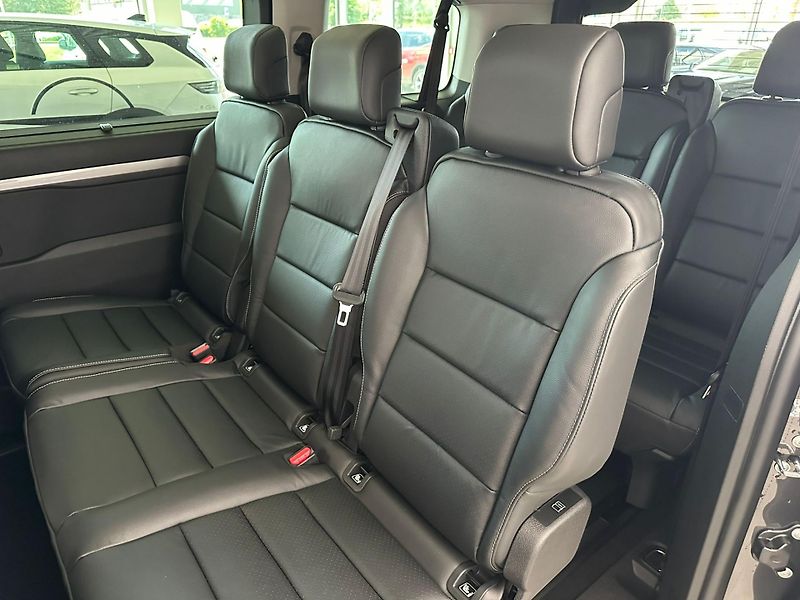 Peugeot Traveller (2026) Allure L2 2.2 BlueHDi 180 EAT8 - fotka 11 z 22