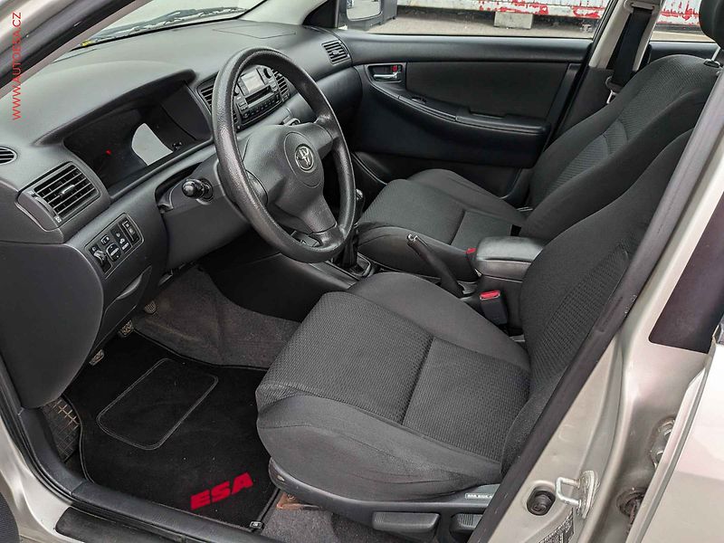 Toyota Corolla (2005) 1.4i - fotka 9 z 14