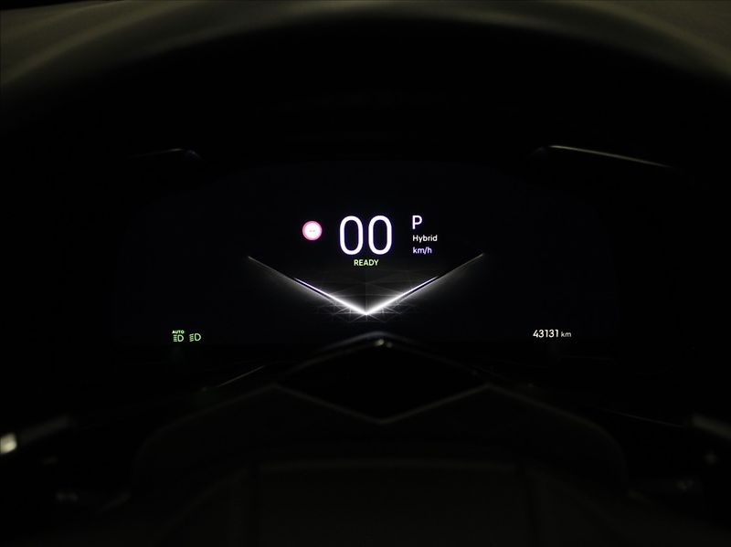 DS Automobiles DS7 Crossback 1,6 PHEV 225k. Rivoli PANO.ČR - fotka 29 z 29
