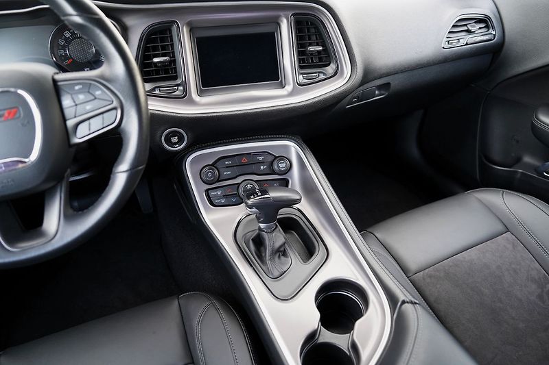Dodge Challenger 3.6 V6 automat,/kůže/xenony - fotka 20 z 38