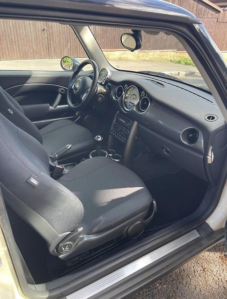 Mini Cooper (2006) MINI Cooper 1.6 85 kW – 97 863 - fotka 5 z 7
