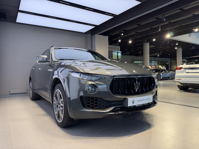 Maserati Levante (2018) S Q4 430HP - fotka 3 z 17