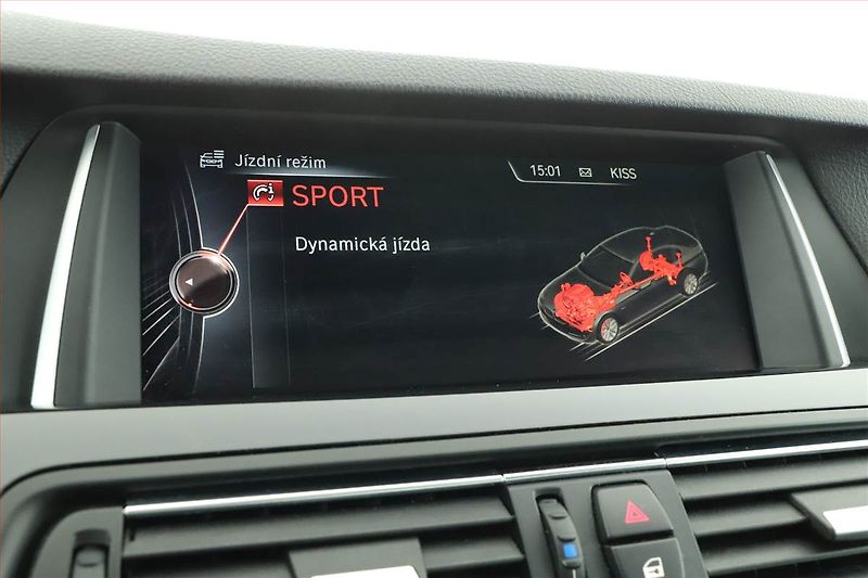 BMW Řada 5 (2015) 520d xDrive, 4X4, Automat - fotka 20 z 34