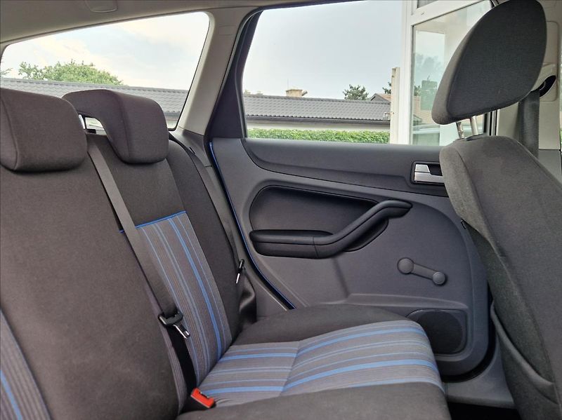 Ford Focus 1,6 TDCi NOVÉTURBO SERVI TAŽNÉ - fotka 11 z 29