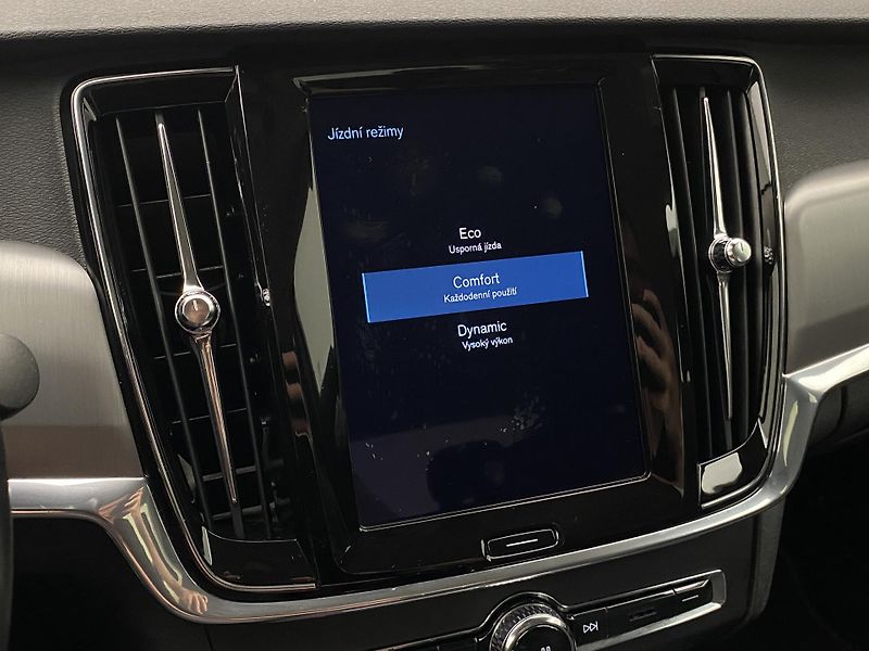 Volvo S90 D4 MOMENTUM AUT - fotka 43 z 43
